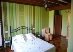 Dormitorio de matrimonio en color verde