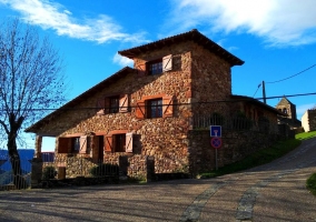 Vistas de la casa desde la carretera
