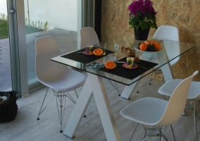 Amplios interiores con vistas desde la cocina
