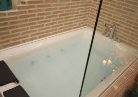 bathtub-bedroom