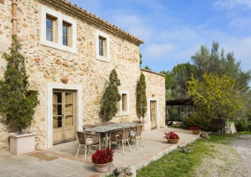 La finca y la piscina