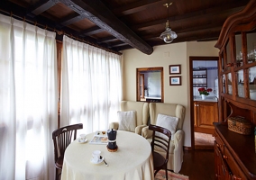 Sala de estar con zona de comedor