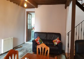 Sala de estar con chimenea