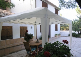 Terraza con muebles de jardín