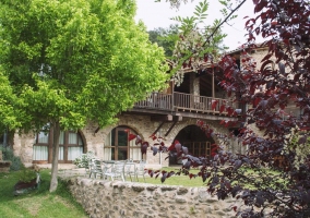 Casa con un amplio jardín