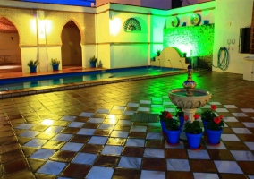 Patio en la noche