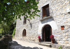 Hermosa casa con fachada de piedra