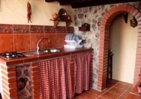 Cocina de la casa con escaleras