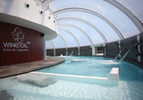 Amplia vista del SPA y jacuzzi