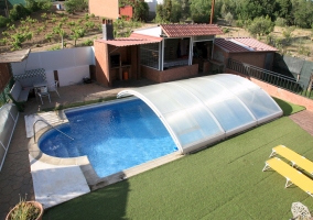 Piscina climatizada y futbolín