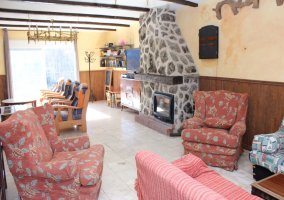 Salón y chimenea