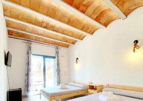 Habitación cuádruple con desayuno 9
