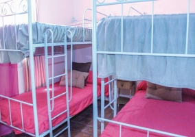 Habitación con cama de matrimonio