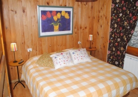 Habitación con cama de matrimonio