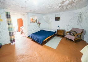 Habitación con cama de matrimonio