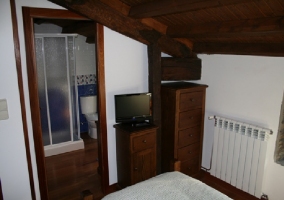 Habitación con cama de matrimonio