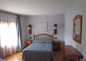 Habitación Doble con balcón (2 adultos + 1 niño)