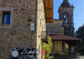 Alojamiento junto a una antigua iglesia