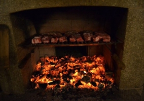 Horno de piedra en la cocina de la casa rural