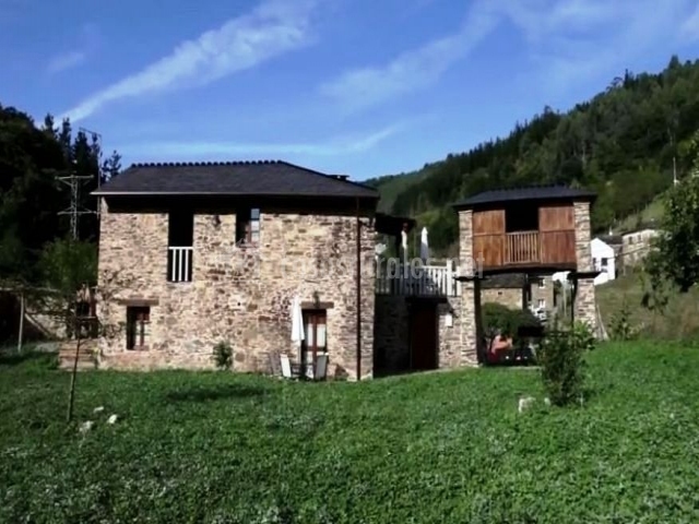 Bodega de Alejandro en Taramundi (Asturias)
