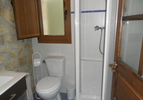 Baño equipado de la casa