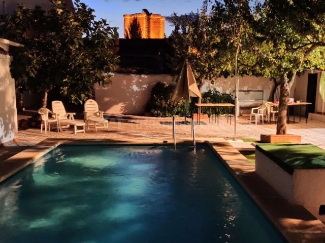 comedor con mesa de cortijo