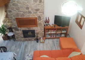 Sala de estar con chimenea