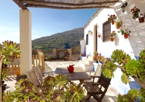 Terraza junto a la casa