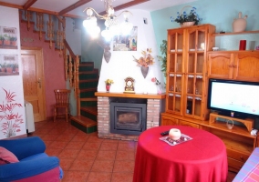 Sala de estar con chimenea