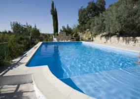 Piscina con solarium