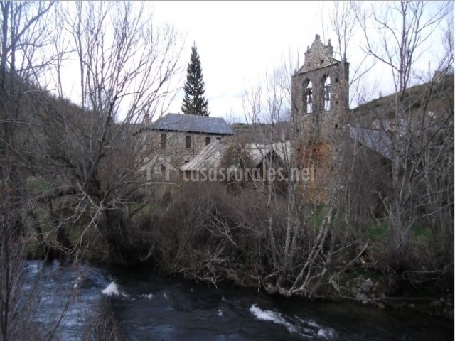 Casa rural aguas frÃas i en la omañuela (león) Omaña muebles