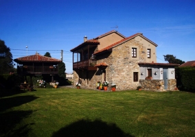 Fachada de la casa rural