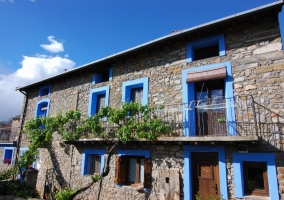 Casa con balcones