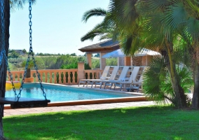 Piscina con escaleras