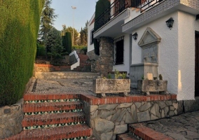  Muro de piedra que rodea la casa