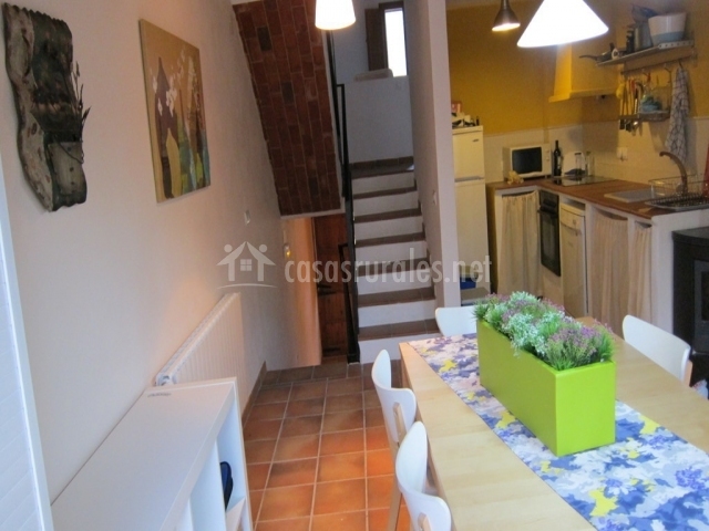 Casa la mola en xert/chert (castellón) Escaleras en comedor