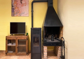 Sala de estar con chimenea