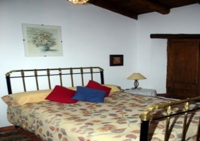 Dormitorio matrimonial de la casa rural