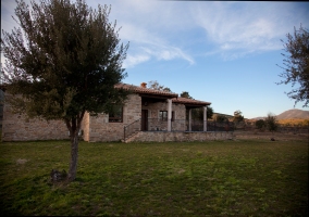 Fachada de la casa de piedra