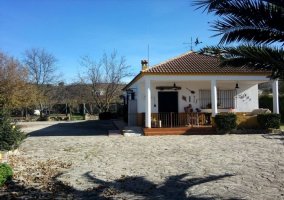 Vivienda de una planta con porche