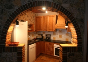 cocina totalmente equipada con arco