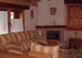 Sofá y mesa pequeña