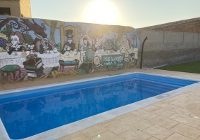 Piscina con mural