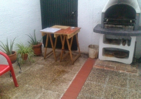 Barbacoa y mesa