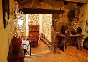 Salón comedor con chimenea