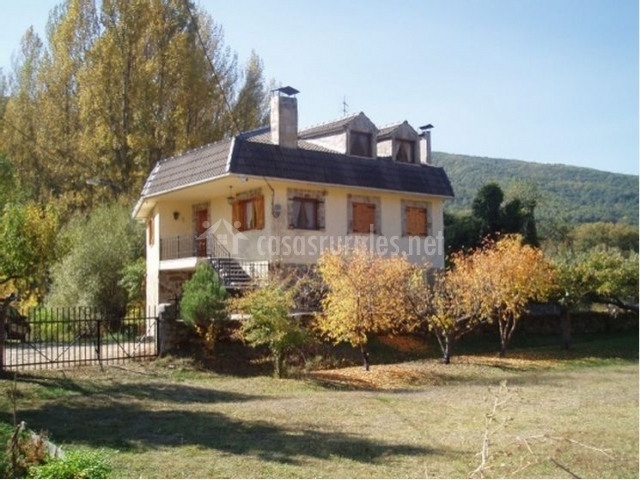 Casa rural rÃo omaña en guisatecha (león) Omaña muebles