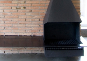 Chimenea y pared de ladrillo