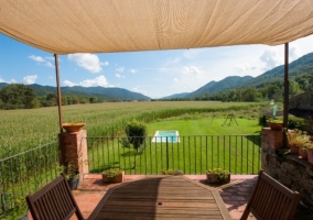 Vista de la piscina desde la terraza del alojamiento