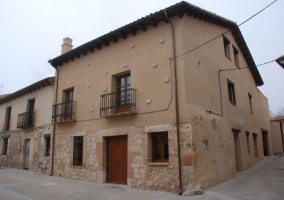 Fachada principal de la casa rural