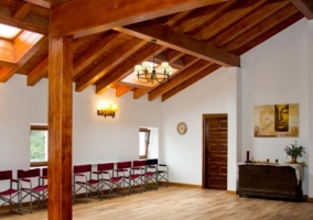 Sala de estar con chimenea